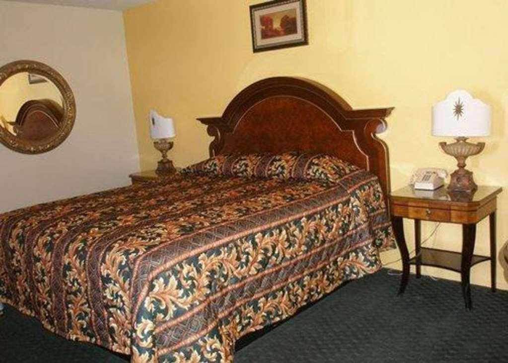 Beyond Stay Hotel Victorville Downtown Room photo