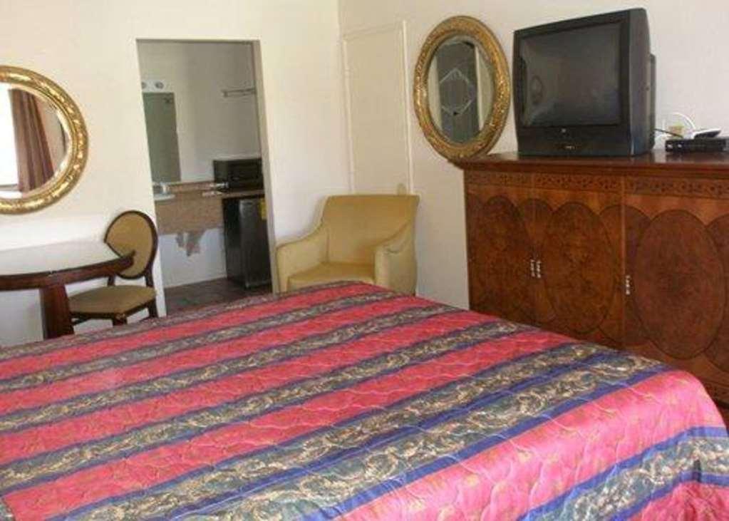 Beyond Stay Hotel Victorville Downtown Room photo
