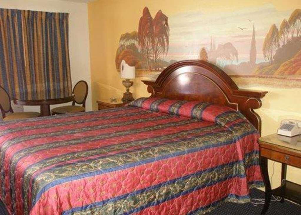 Beyond Stay Hotel Victorville Downtown Room photo