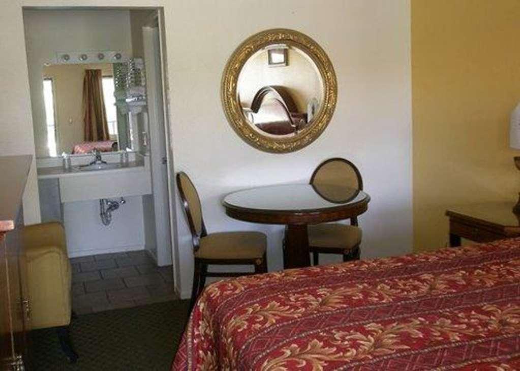 Beyond Stay Hotel Victorville Downtown Room photo