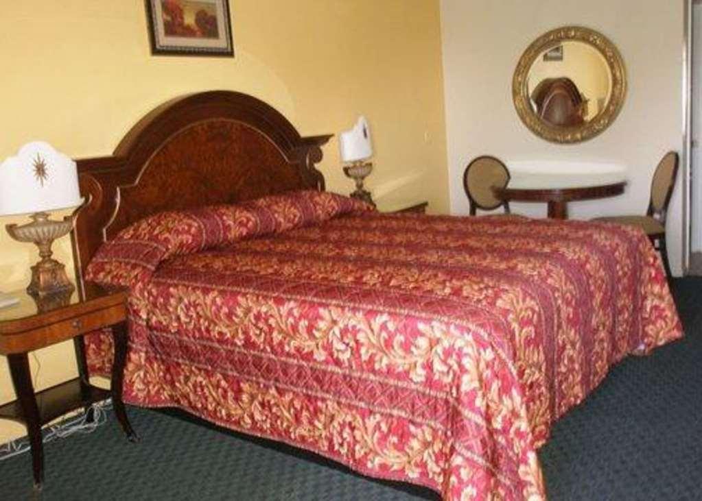 Beyond Stay Hotel Victorville Downtown Room photo