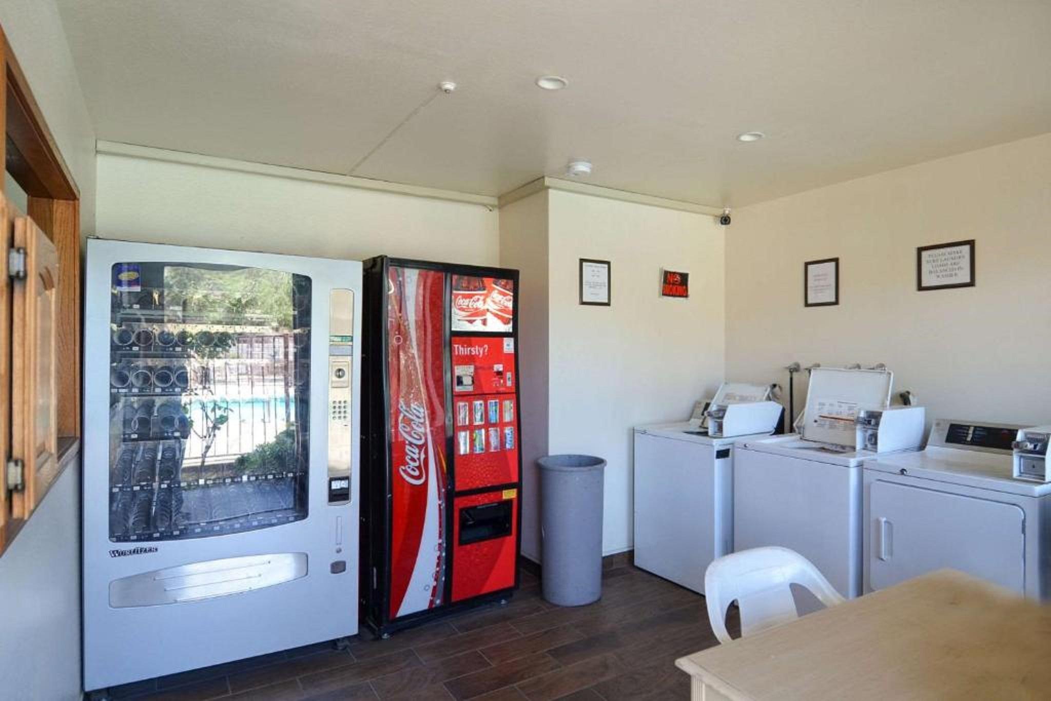 Beyond Stay Hotel Victorville Downtown Exterior photo