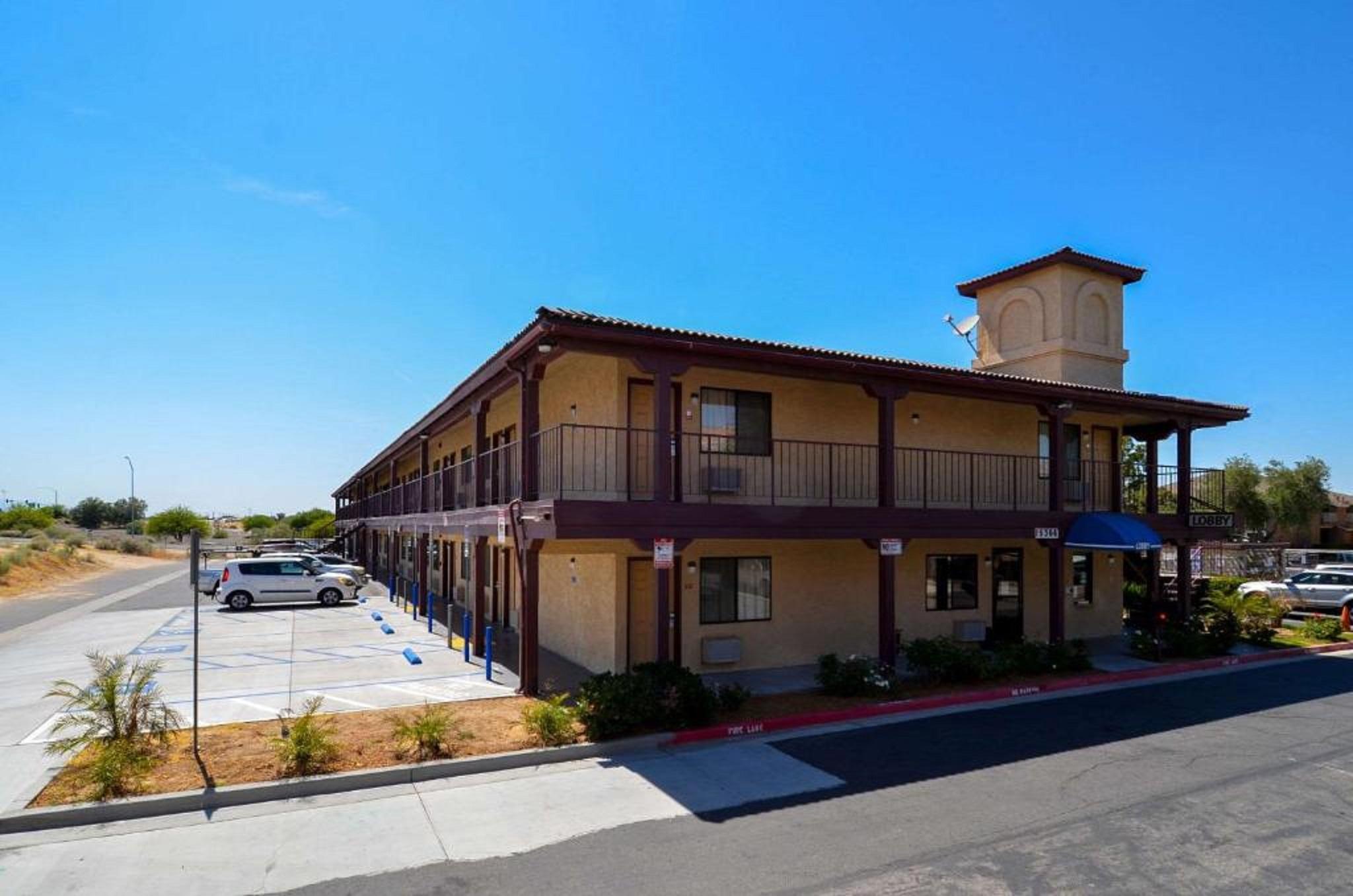 Beyond Stay Hotel Victorville Downtown Exterior photo
